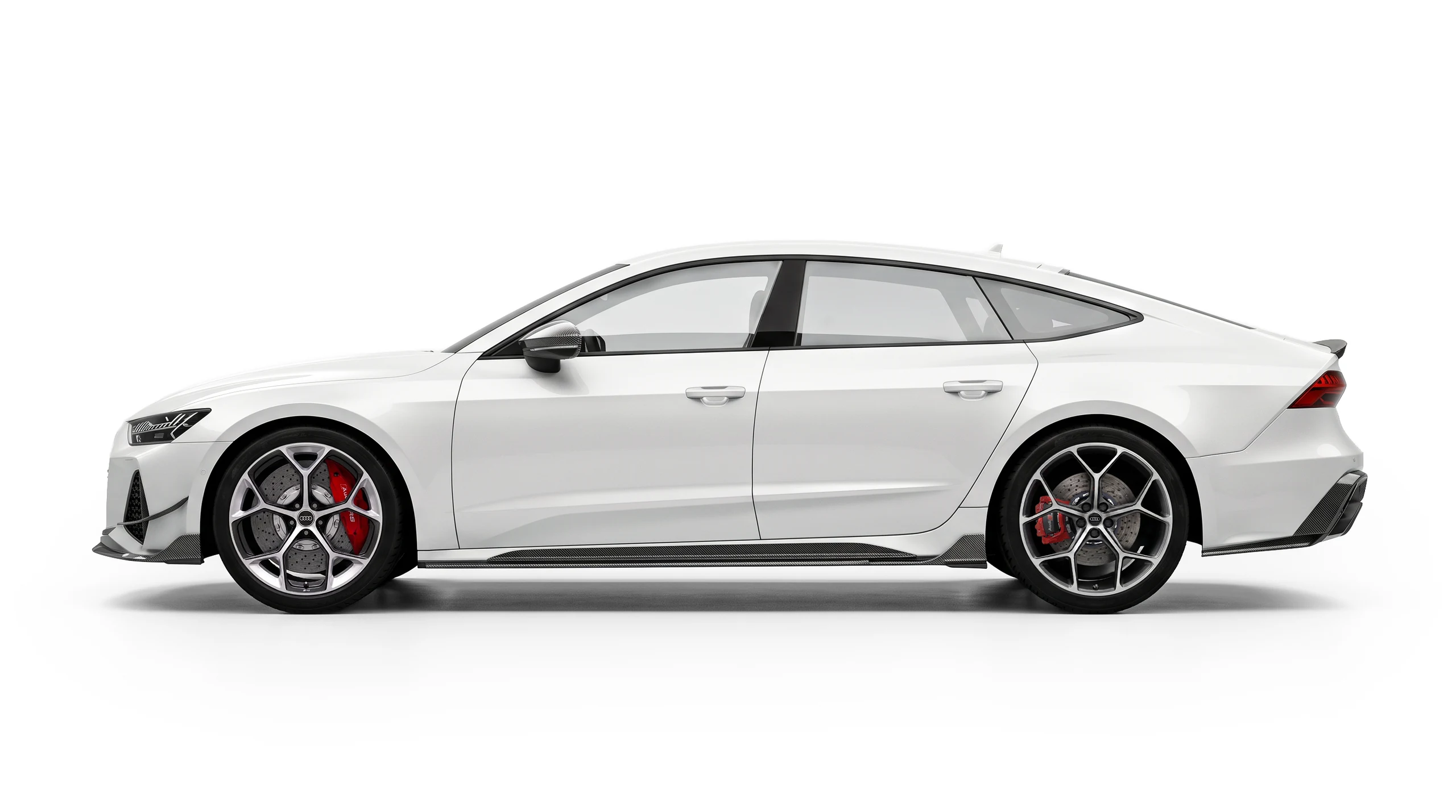 Audi RS7 C8 มุมด้านข้าง ติดตั้งชุดแต่งคาร์บอนไฟเบอร์ PAKTECHZ