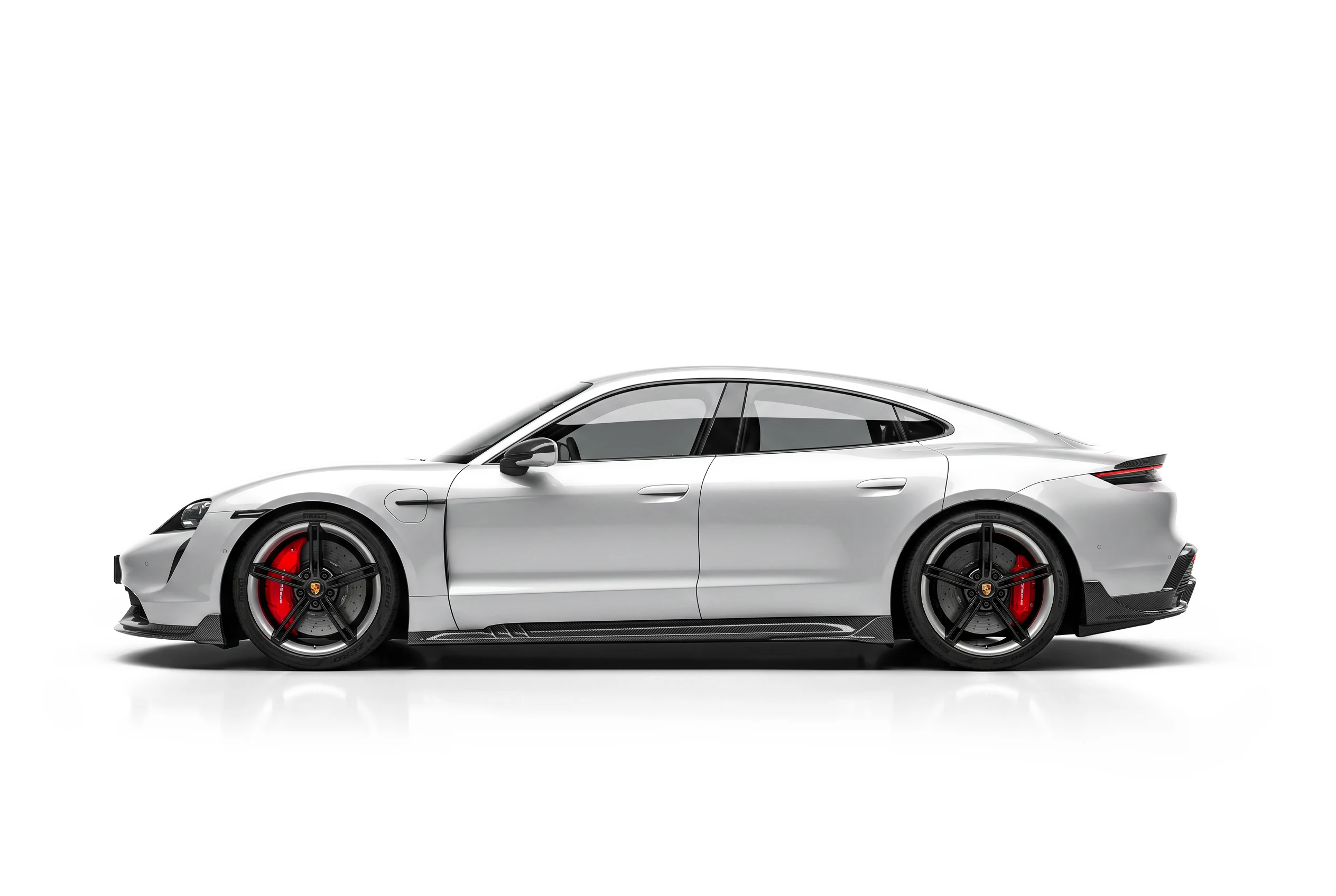 มุมท้าย Porsche Taycan พร้อมดิฟฟิวเซอร์คาร์บอนไฟเบอร์ PAKTECHZ