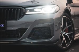 ลิ้นหน้า Carbon Fiber BMW 5 Series G30 Facelift ทรง TAKD ไมเนอร์เชนจ์ ปี 2021-ON