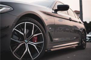 สเกิร์ตข้าง Carbon Fiber BMW 5 series M550 540 530 G30 ทรง TAKD
