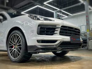 ลิ้นหน้า Carbon Fiber Porsche Cayenne 9Y0 ทรง TAKD ปี 2018-2023