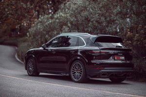 สเกิร์ตข้าง Carbon Fiber Porsche Cayenne Base/E-Hybrid/S/Turbo/Turbo S/Turbo GT/GTS 9Y0 9Y3 ทรง TAKD
