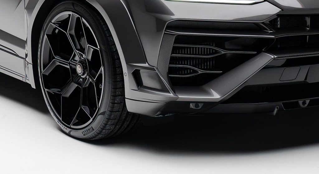 ชิ้นเสริมกันชนหน้า ชิ้นต่อ Lamborghini Urus SE Novitec