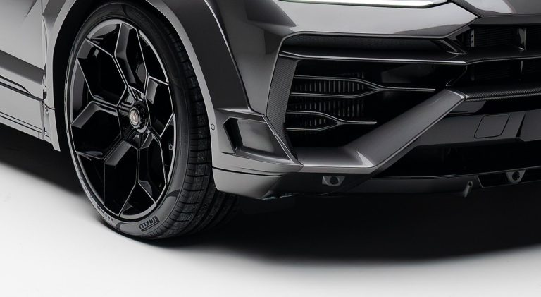 กันชนหน้าชิ้นเสริม ชิ้นต่อ Lamborghini Urus SE Novitec