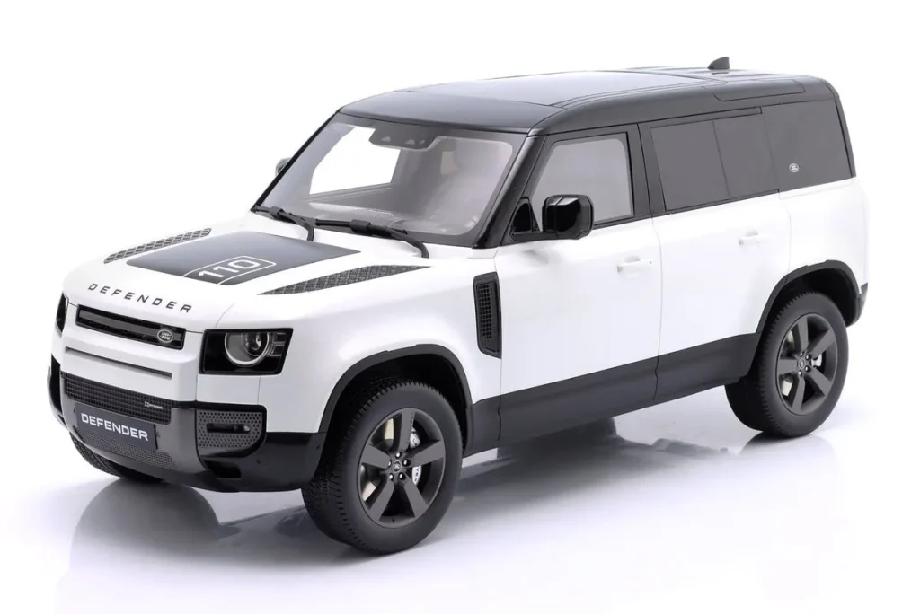 โมเดลรถ 1:12 Land Rover Defender 110 P400x ปี 2021 สีขาว GT-SPIRIT
