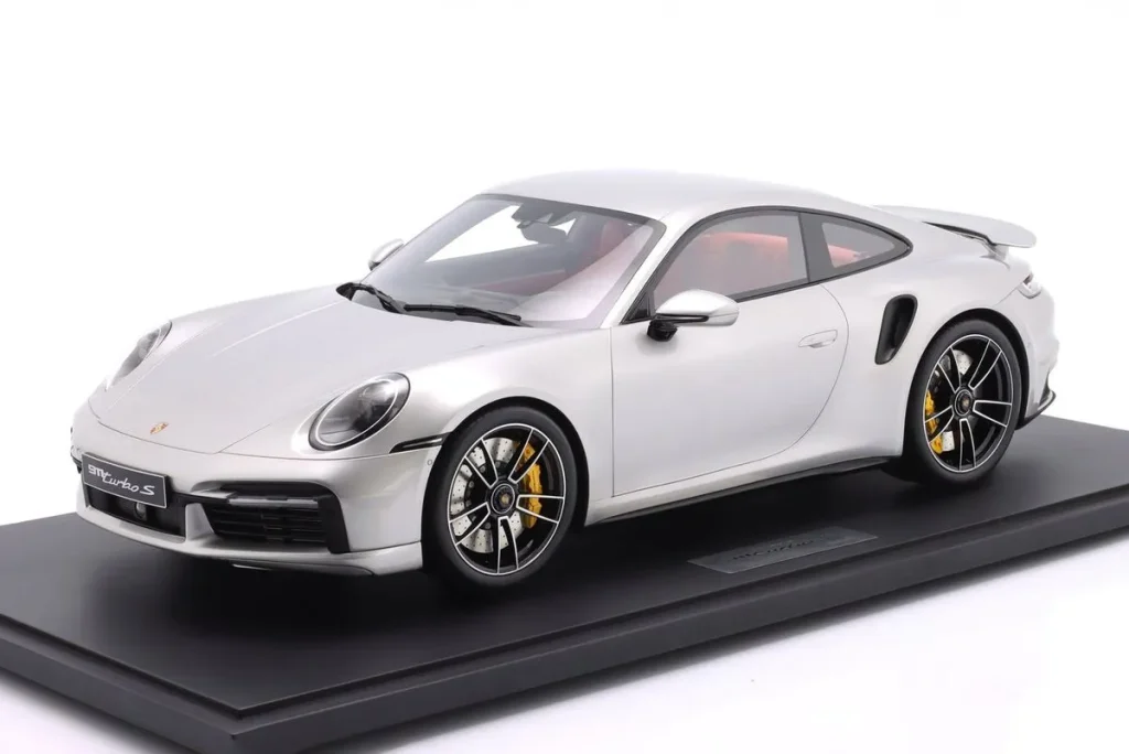 车型 1:8 Porsche 911 (992.1) Turbo S 年 2020 金属银 GT-SPIRIT