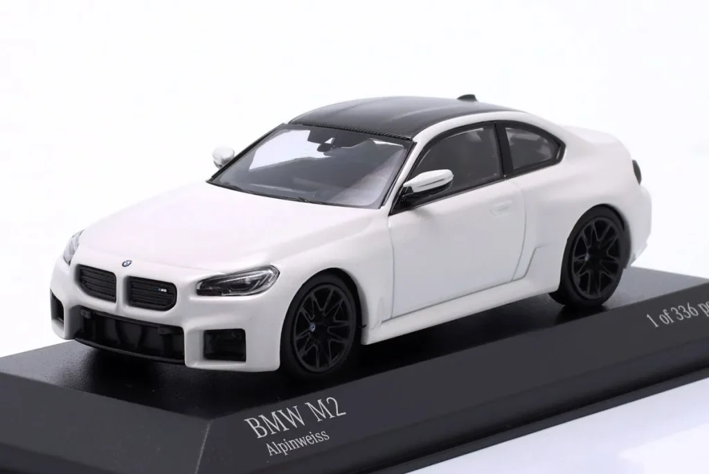 โมเดลรถ 1:43 BMW M2 ปี 2023 สีขาว Minichamps