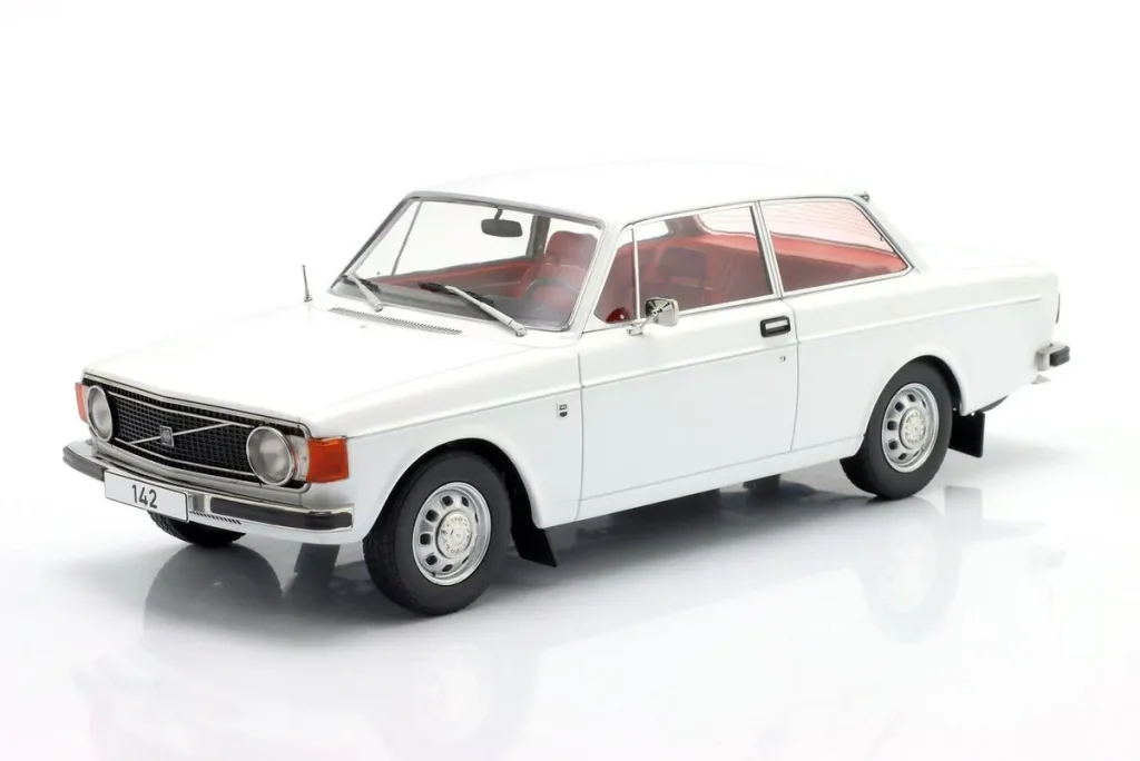 โมเดลรถ 1:18 Volvo 142 ปี 1973 สีขาว ModelCarGroup