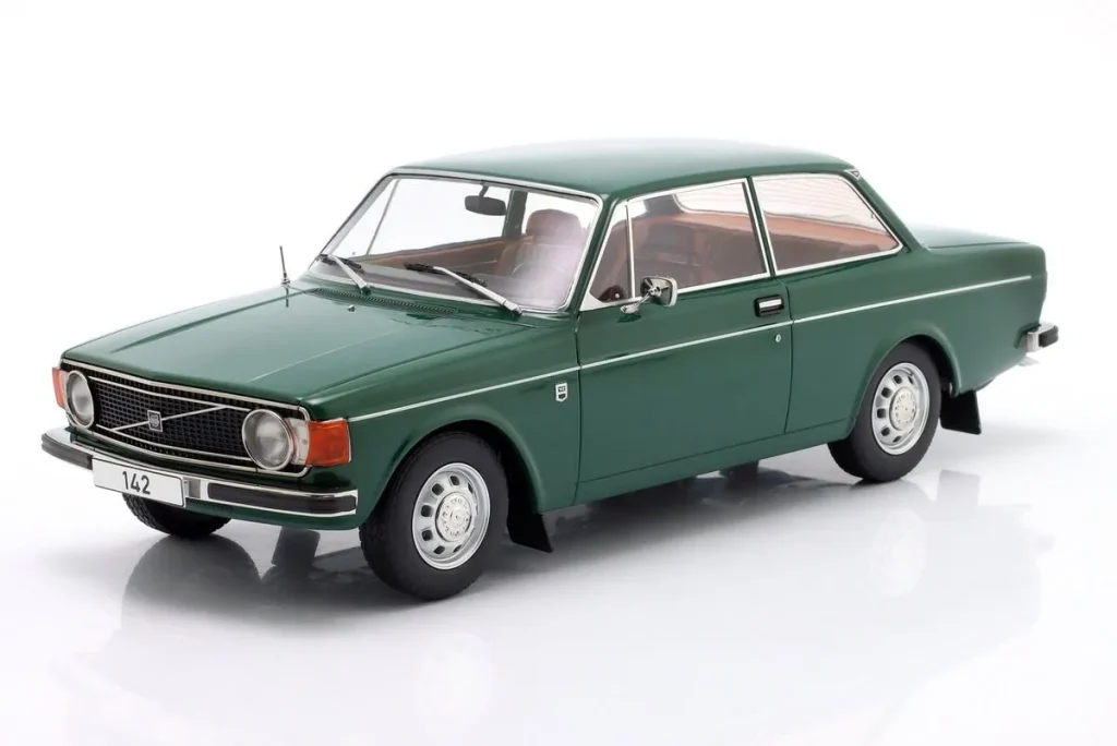 โมเดลรถ 1:18 Volvo 142 ปี 1973 สีเขียวเข้ม ModelCarGroup