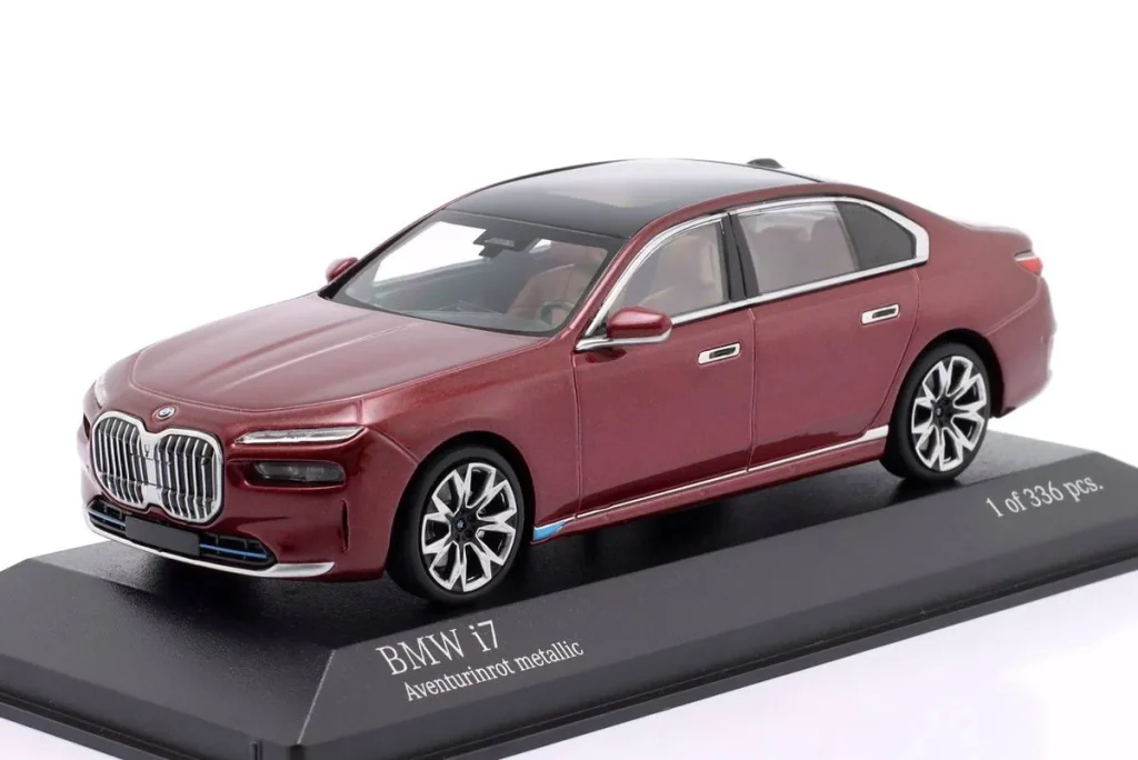 โมเดลรถ 1:43 BMW I7 (G70) ปี 2023 สีแดงเมทัลลิก Minichamps