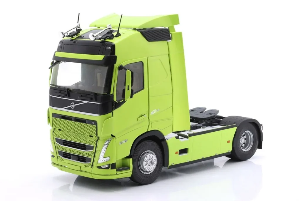 โมเดลรถ 1:24 Volvo FH Globetrotter XL Sattelzugmaschine สีเขียว Solido