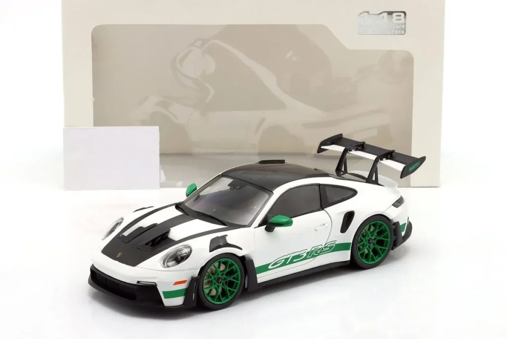 โมเดลรถ 1:18 Porsche 911 (992) GT3 RS / Tribute to Carrera RS Package ปี 2024 สีขาว / เขียว / ดำ Solido