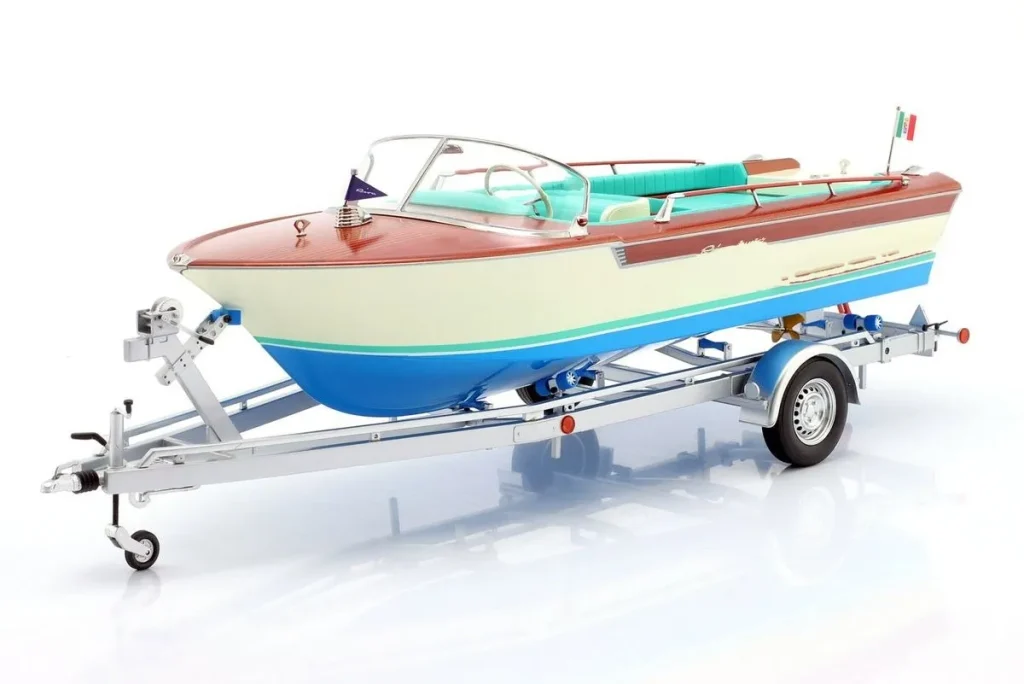 โมเดลรถ 1:18 Riva Junior / Motorboot พร้อม Anhänger ปี 1966 สีงาช้าง / น้ำเงิน / น้ำตาล / เทอร์ควอยซ์ Mitica