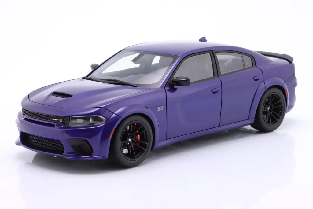 โมเดลรถ 1:18 Dodge Charger Scat Pack Widebody สีม่วง (plum crazy) AUTOart