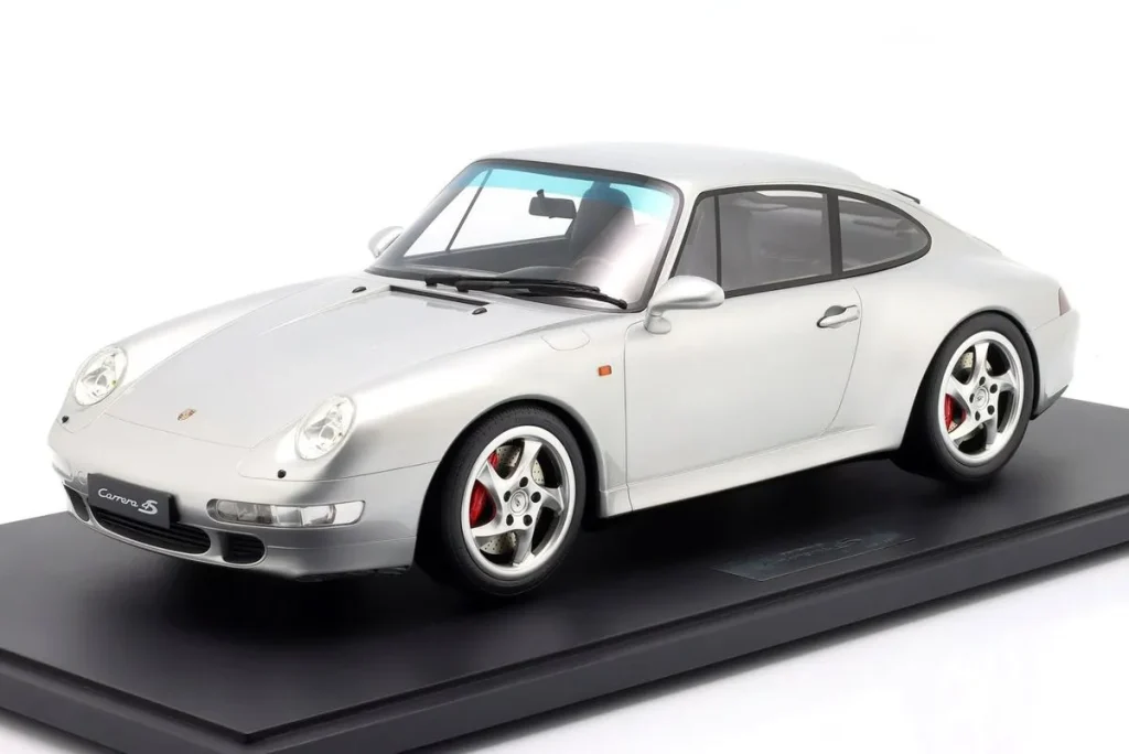 โมเดลรถ 1:8 Porsche 911 (993) Carrera 4S ปี 1995 สีเงิน GT-SPIRIT
