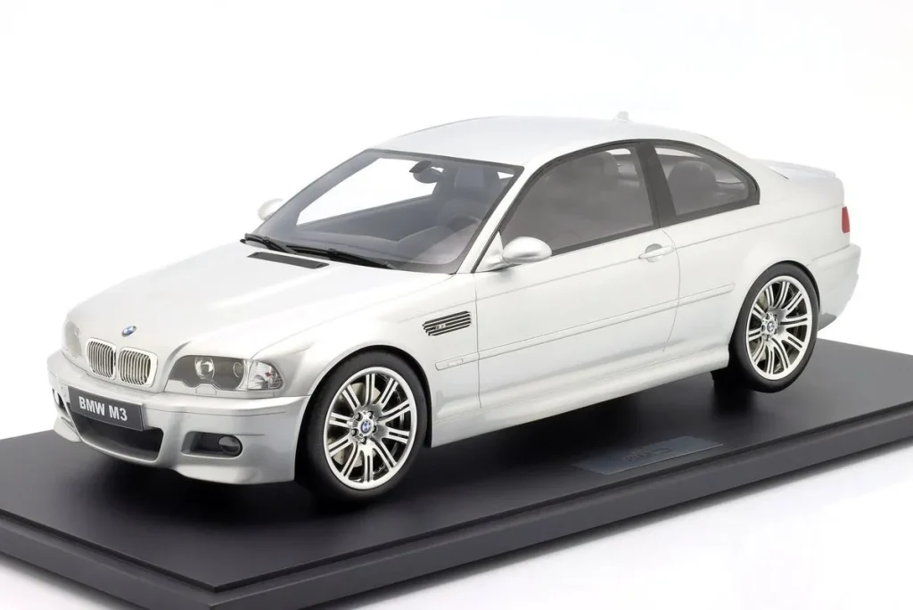 โมเดลรถ 1:8 BMW M3 (E46) ปี 2003 สีเงิน