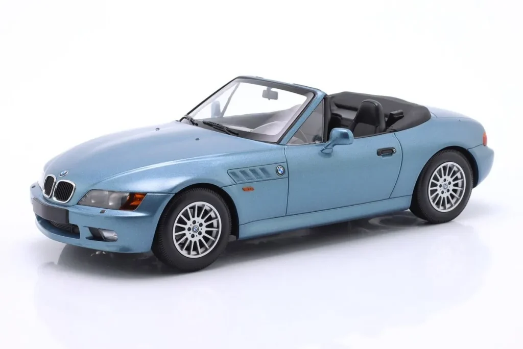 โมเดลรถ 1:18 BMW Z3 Roadster ปี 1997 สีฟ้าอ่อนเมทัลลิก Minichamps