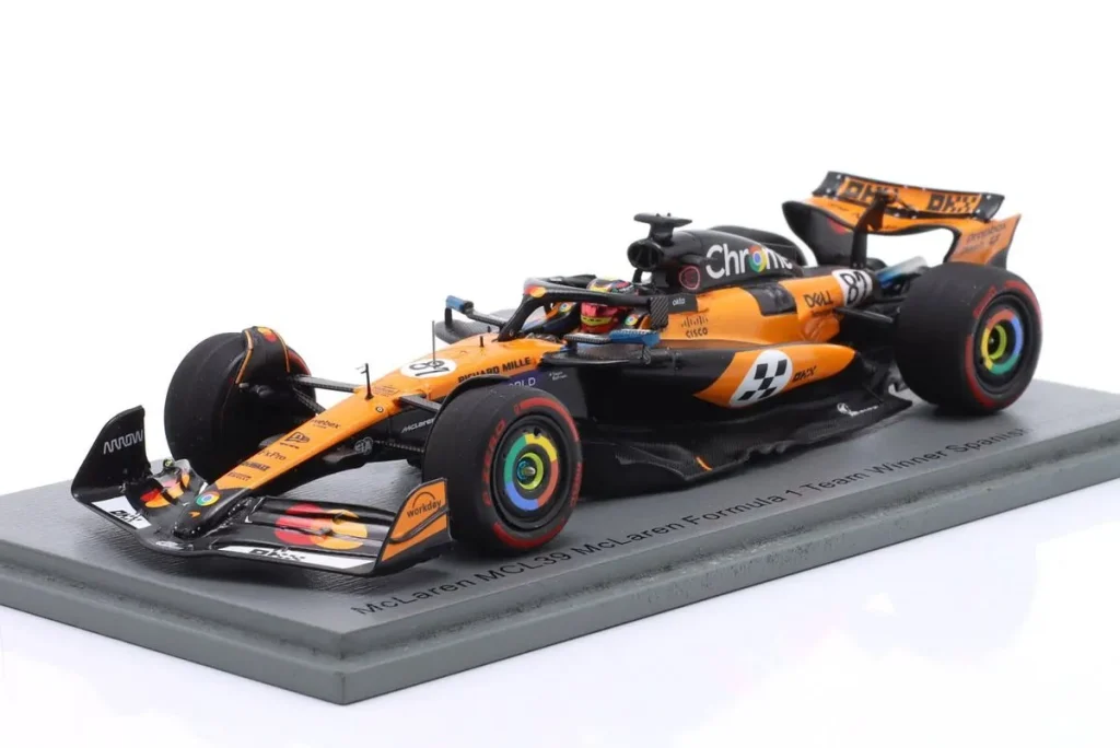โมเดลรถ 1:43 McLaren MCL39 #81 Oscar Piastri โพลโพซิชัน & ผู้ชนะ Spanien GP ฟอร์มูล่าวัน ปี 2025 Spark