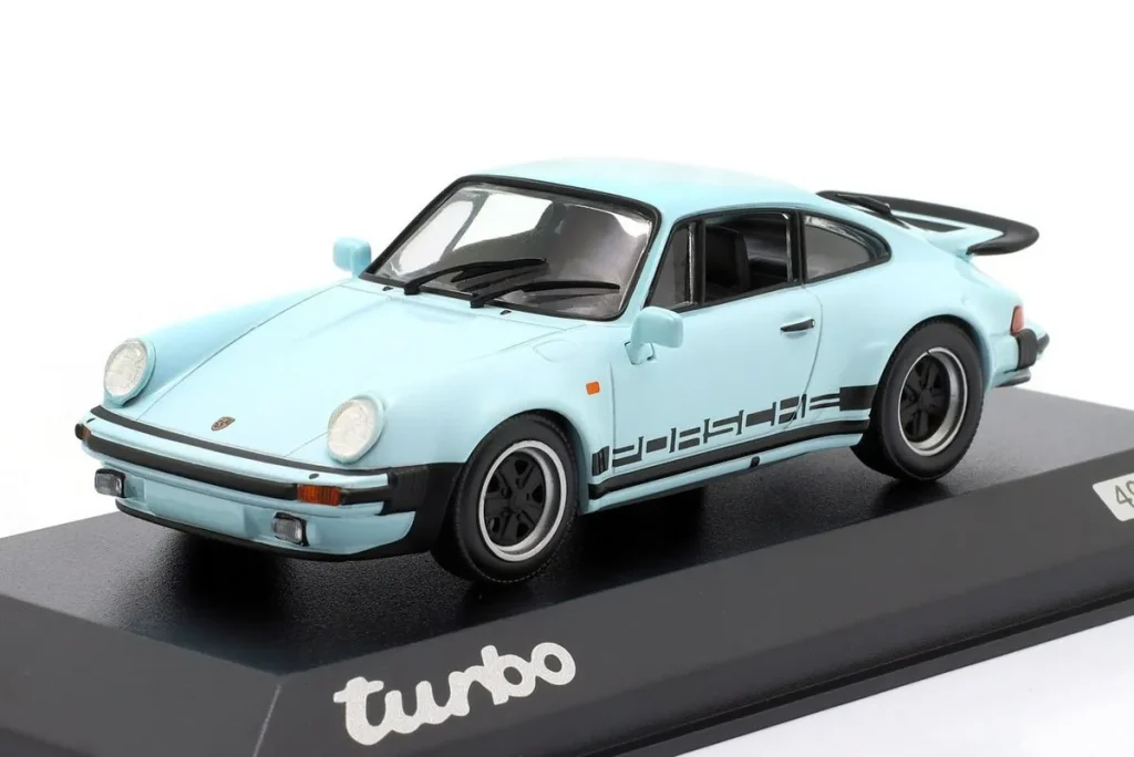โมเดลรถ 1:43 Porsche 911 (930) Turbo – 50 Jahre / Singapur สีน้ำเงิน Minichamps