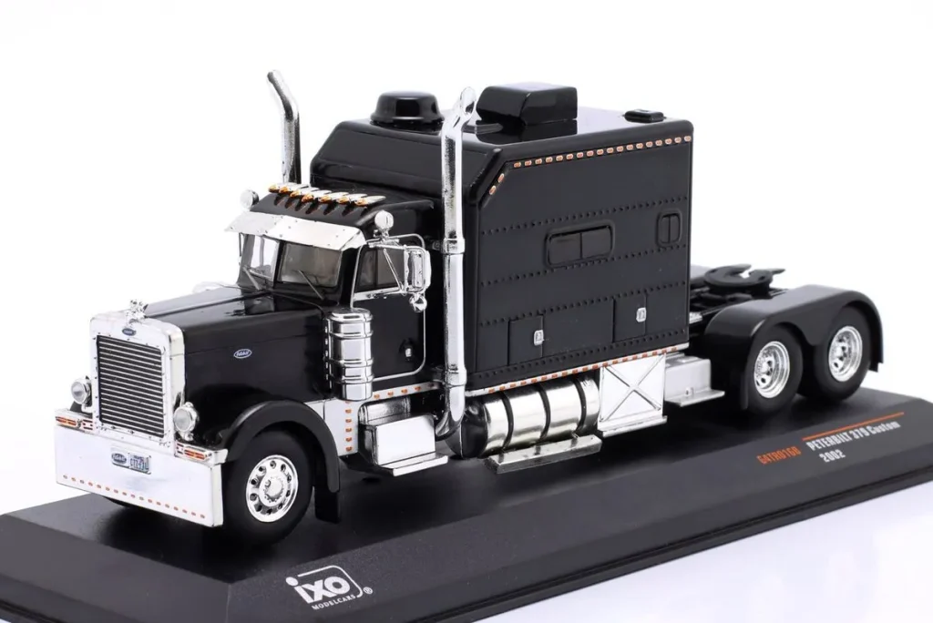 โมเดลรถ 1:64 Peterbilt 379 Custom ปี 2002 สีดำ Ixo