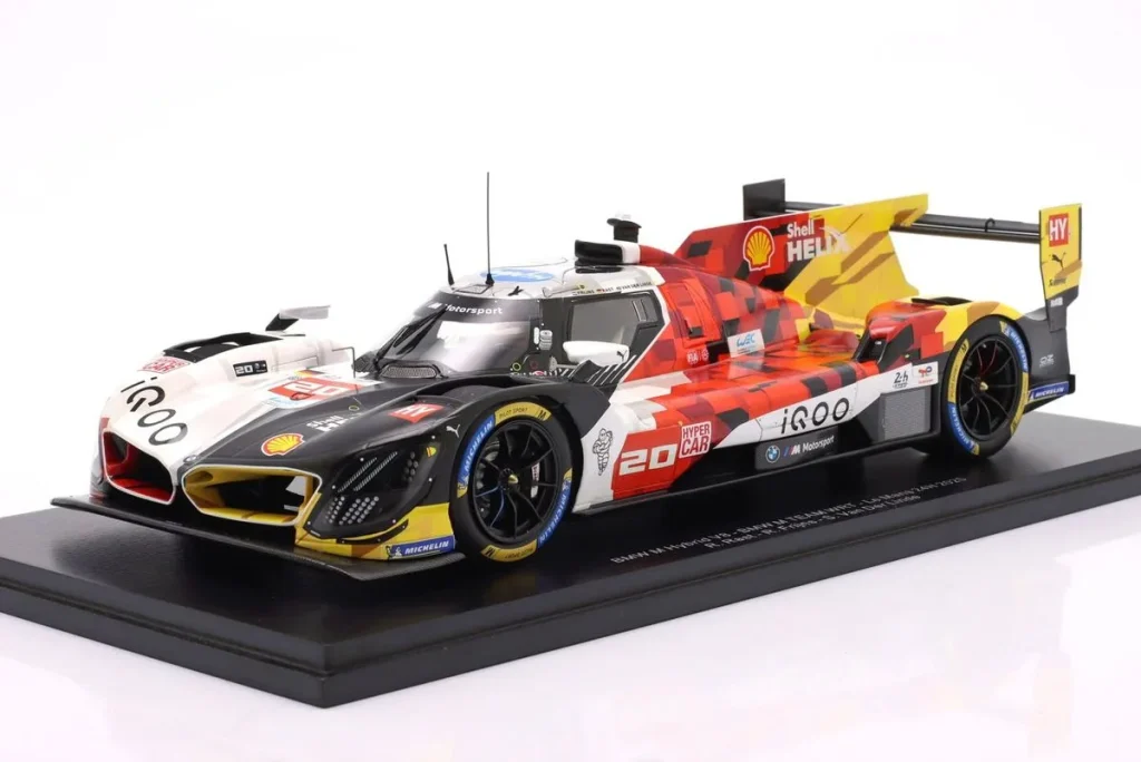 โมเดลรถ 1:18 BMW M Hybrid V8 #20 Robin Frijns, René Rast, Sheldon van der Linde 24 ชั่วโมง เลอมังส์ ปี 2025 Spark
