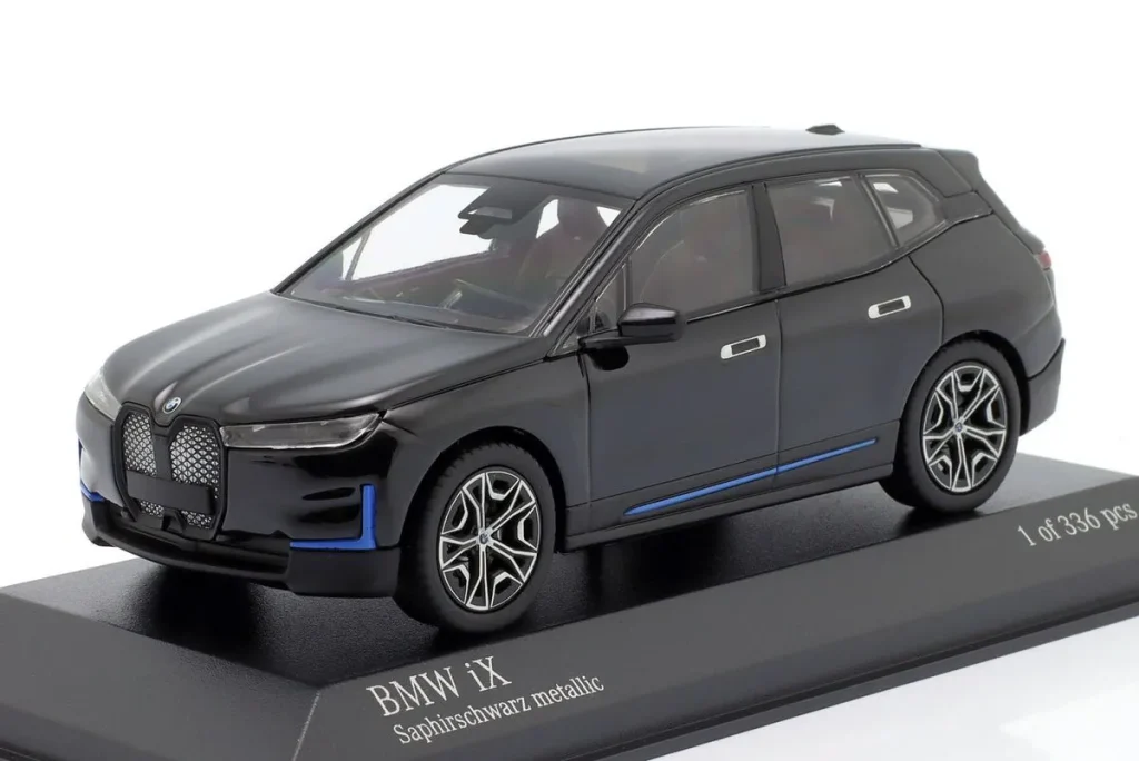 โมเดลรถ 1:43 BMW iX (I20) ปี 2023 สีดำเมทัลลิก Minichamps