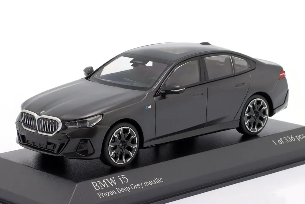 โมเดลรถ 1:43 BMW i5 (G060) ปี 2023 สีเทาด้าน Minichamps