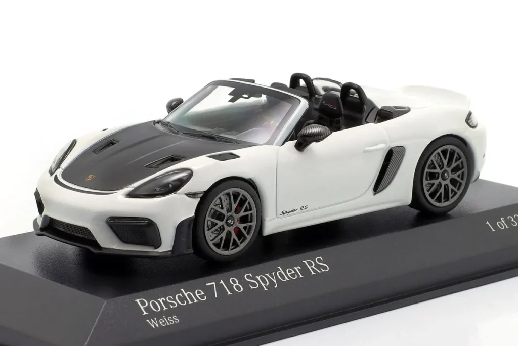 โมเดลรถ 1:43 Porsche 718 Spyder RS พร้อม Weissach-Paket ปี 2023 สีขาว Minichamps