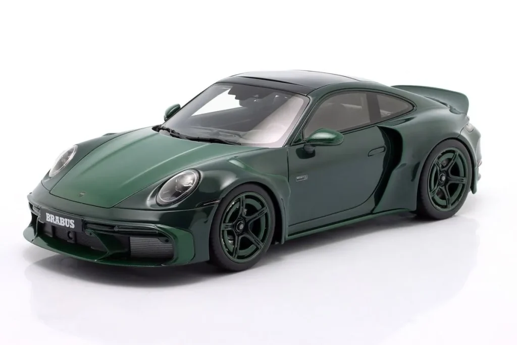 โมเดลรถ 1:18 Porsche 911 Brabus 900 Rocket-R ปี 2024 สีเขียว GT-SPIRIT