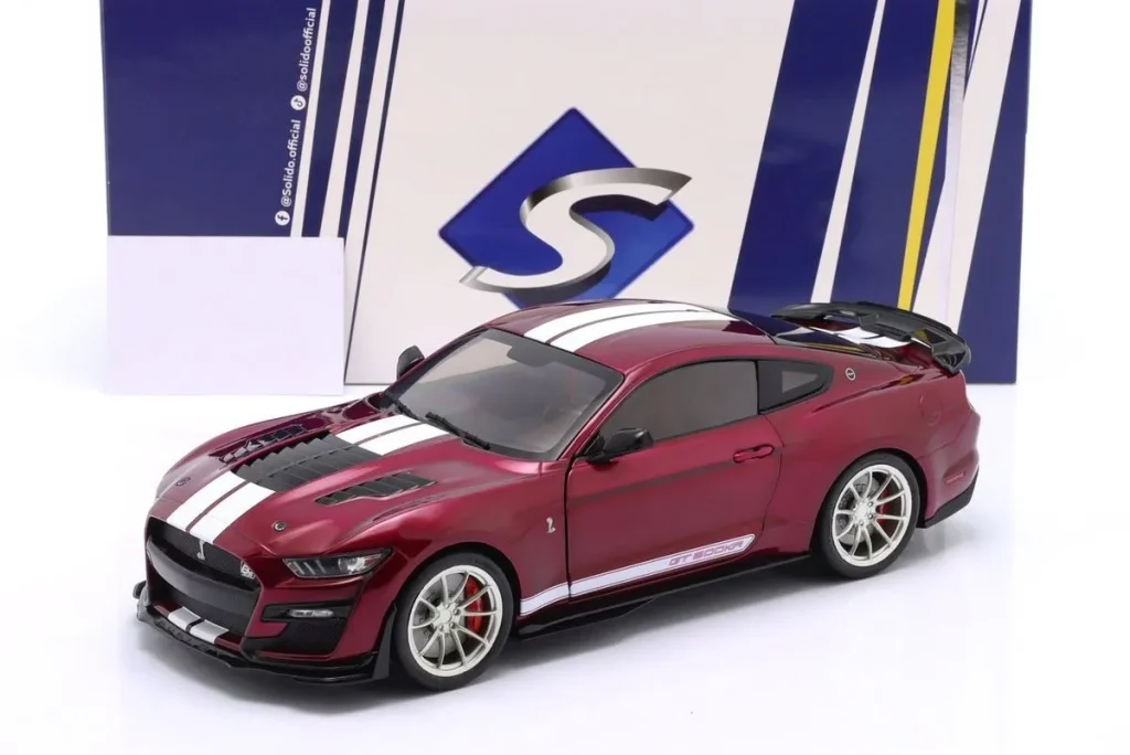 โมเดลรถ 1:18 Ford Mustang Shelby GT500KR ปี 2023 สีม่วงเมทัลลิก / ขาว Streifen Solido