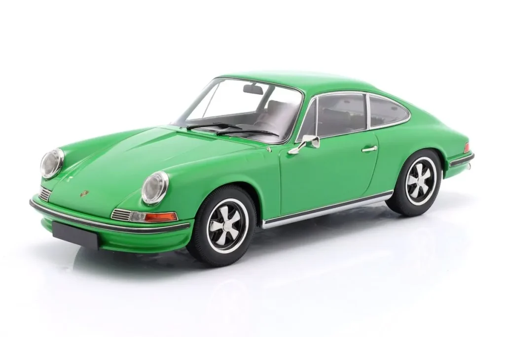 โมเดลรถ 1:18 Porsche 911 S ปี 1972 สีเขียว Minichamps
