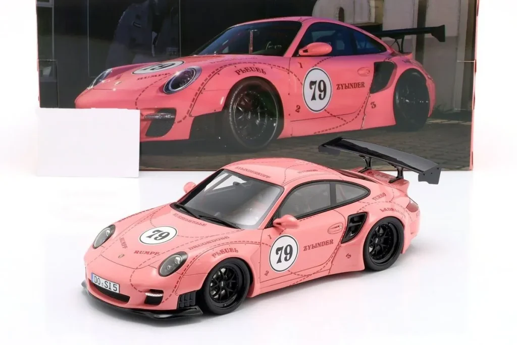 โมเดลรถ 1:18 Porsche 911 (997) Turbo S LBWK Sidney Hoffmann “Die Sau”#79 สีชมพู WERK83