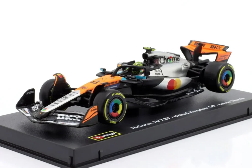โมเดลรถ 1:43 McLaren MCL39 #4 Lando Norris ผู้ชนะ British GP (Silverstone) / ฟอร์มูล่าวัน แชมป์โลก ปี 2025 Bburago