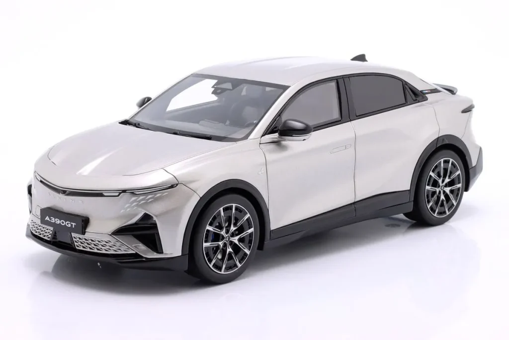 โมเดลรถ 1:18 Alpine A390 GT Argent Mercure ปี 2025 สีเทาเมทัลลิก Ottomobile