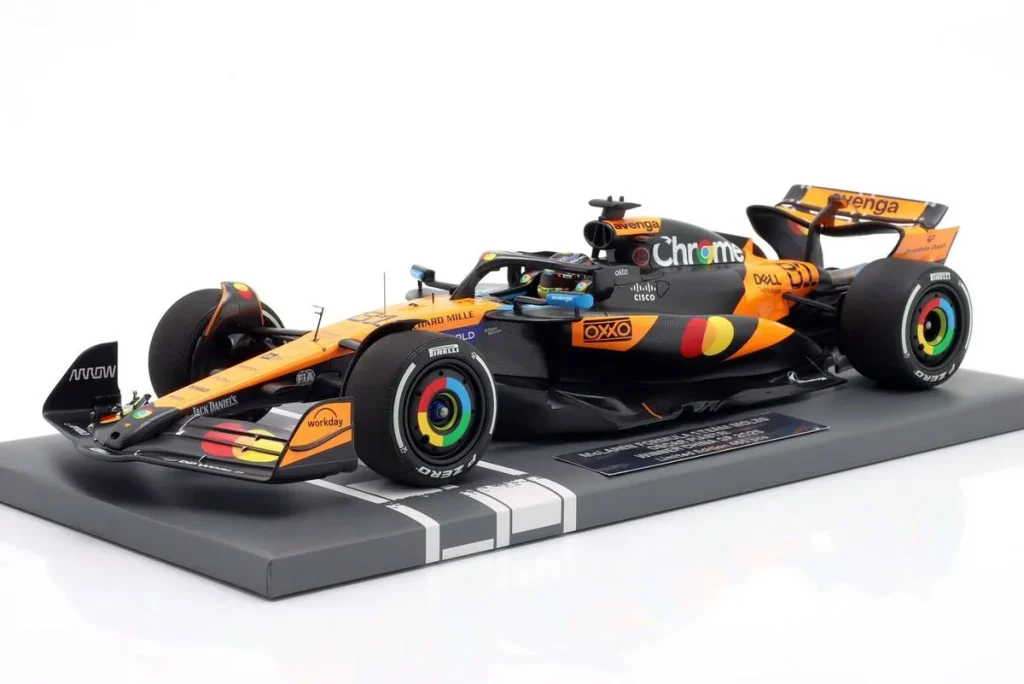 โมเดลรถ 1:18 McLaren MCL39 #81 Oscar Piastri โพลโพซิชัน & ผู้ชนะ China GP ฟอร์มูล่าวัน ปี 2025 Minichamps