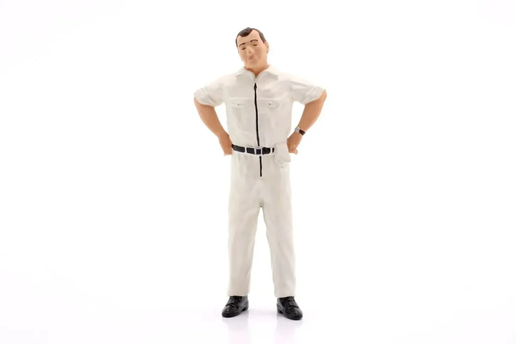 figure 1:18 Mechaniker with white Overall skeptisch – figurenmanufaktur