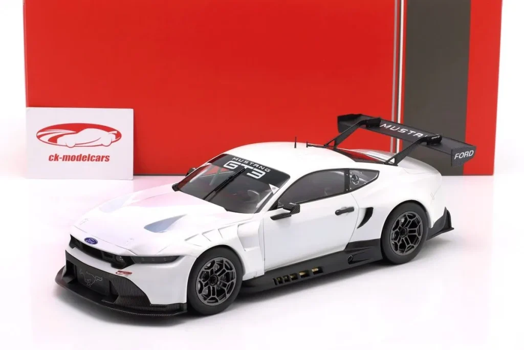 车型 1:18 Ford Mustang GT3 Racing Spec Plain Body Version 年 2024 白色 Ixo