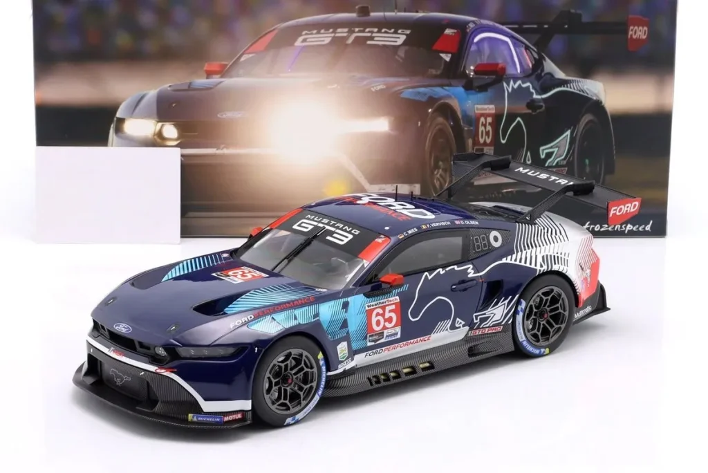 โมเดลรถ 1:18 Ford Mustang GT3 #65 Christopher Mies, Dennis Olsen, Frédéric Vervisch 24 ชั่วโมง เดย์โทนา ปี 2025 Ixo