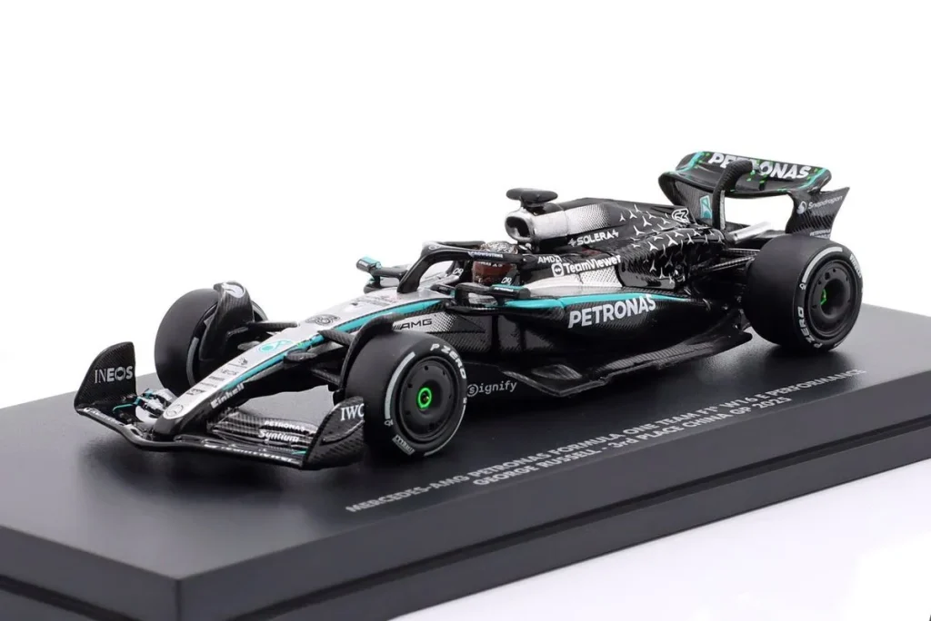 车型 1:64 Mercedes-AMG F1 W16 E Performance #63 George Russell 一级方程式年 2025 Minichamps 640250263