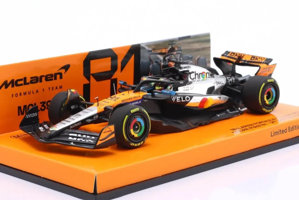 โมเดลรถ 1:43 McLaren MCL39 #81 Oscar Piastri อันดับ 2 Großbritannien GP (Silverstone) ฟอร์มูล่าวัน ปี 2025 Minichamps