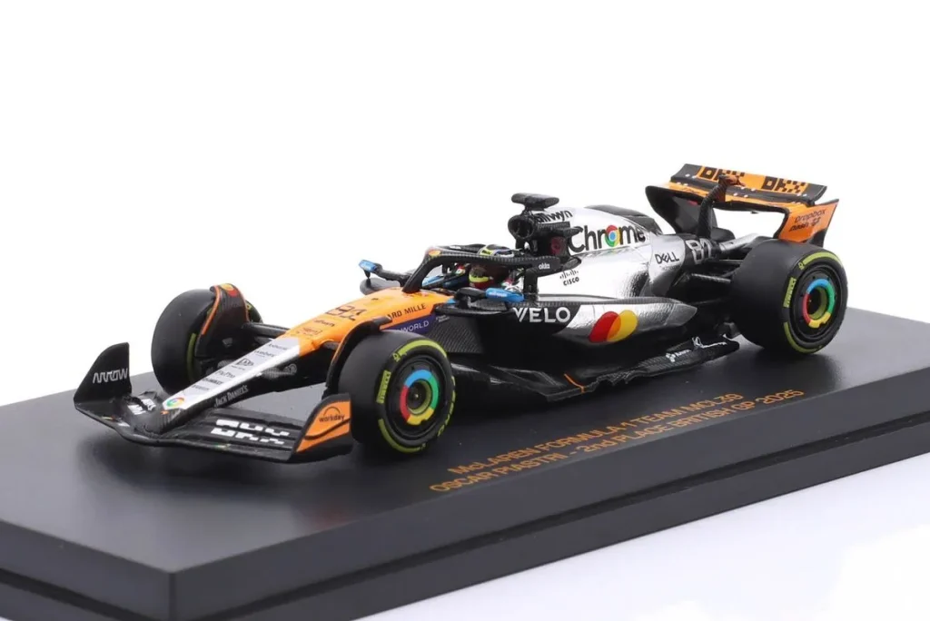 โมเดลรถ 1:64 McLaren MCL39 #81 Oscar Piastri อันดับ 2 Großbritannien GP (Silverstone) ฟอร์มูล่าวัน ปี 2025 Minichamps