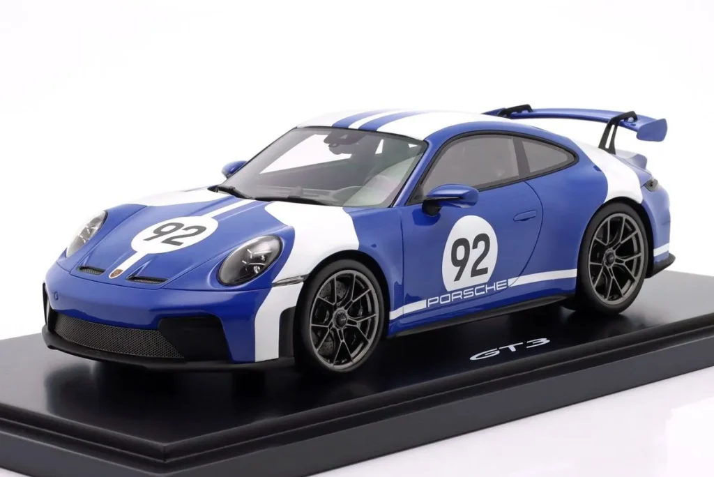 车型 1:18 Porsche 911 (992.2) GT3 #92 Velocity Design 蓝色 / 白色 Spark