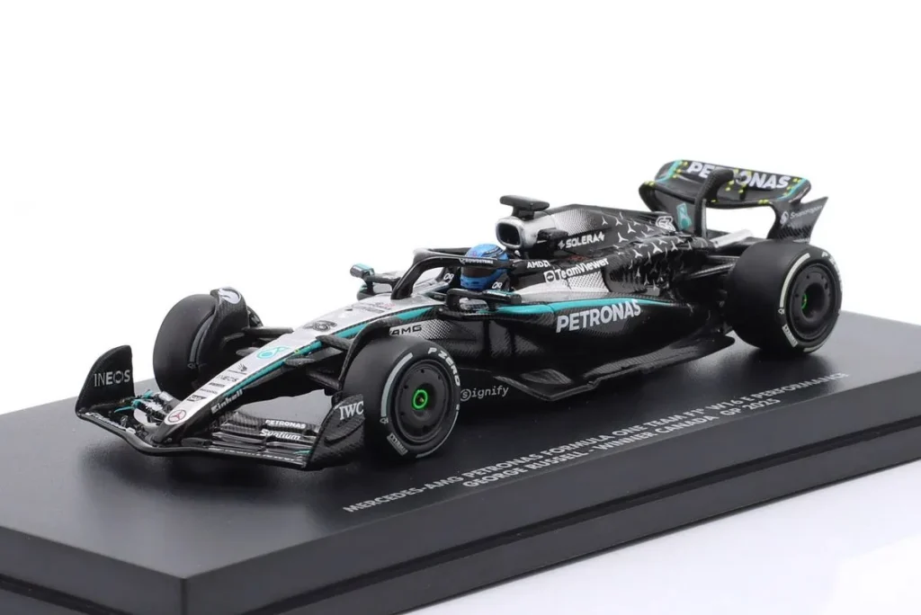 车型 1:64 Mercedes-AMG F1 W16 E Performance #63 George Russell 一级方程式年 2025 Minichamps 640251063