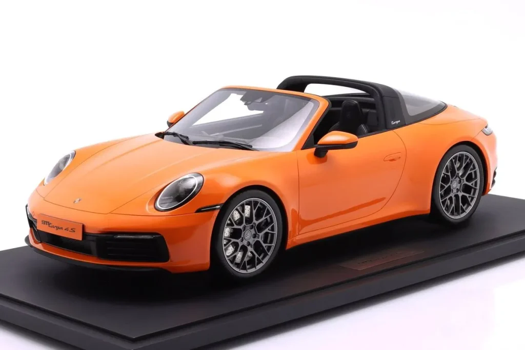 โมเดลรถ 1:8 Porsche 911 (992) Targa 4S ปี 2021 สีส้ม GT-SPIRIT