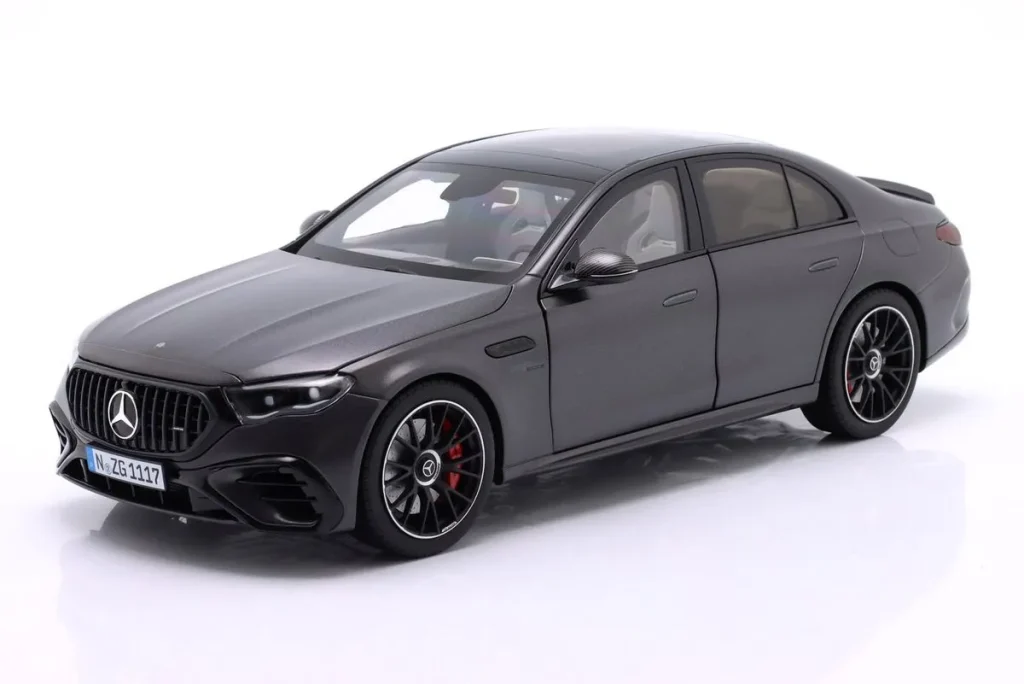车型 1:18 Mercedes-Benz AMG E 53 Hybrid 4Matic+ (W214) Edition 1 Limousine 年 2024 灰色 NZG