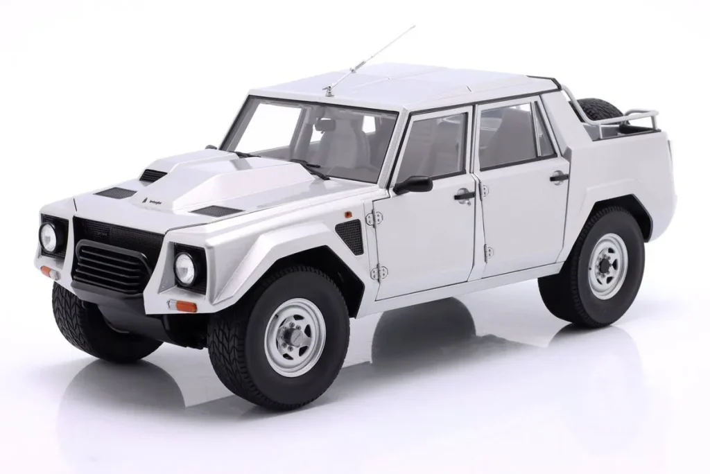 车型 1:18 Lamborghini LM002 Pick-Up 银色 AUTOart