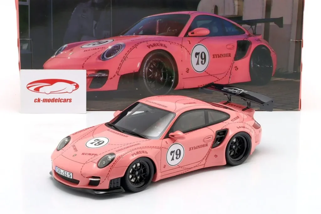 โมเดลรถ 1:18 Porsche 911 (997) Turbo S LBWK Sidney Hoffmann “Die Sau”#79 Signature Edition สีชมพู WERK83 CK101669