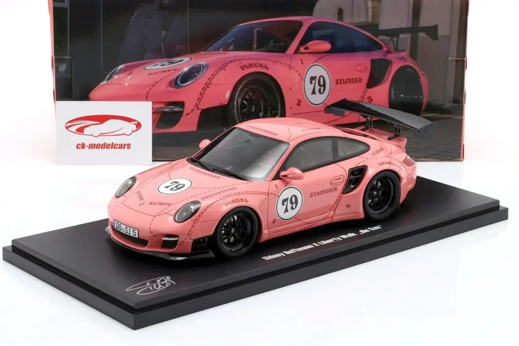 โมเดลรถ 1:18 Porsche 911 (997) Turbo S LBWK Sidney Hoffmann “Die Sau”#79 Signature Edition สีชมพู WERK83 CK101670