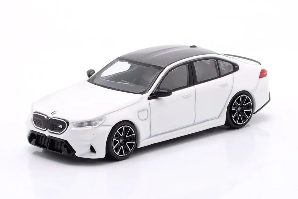 โมเดลรถ 1:64 BMW M5 (G90) ปี 2025 สีขาว True Scale