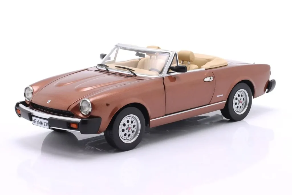 โมเดลรถ 1:18 Pininfarina Spidereuropa ปี 1982 สีน้ำตาลอ่อน เมทัลลิก (marrone chiaro) TOURING
